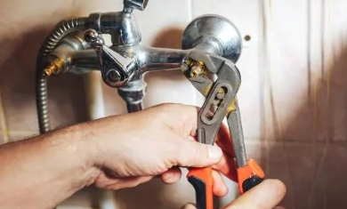 专业机器修水龙头