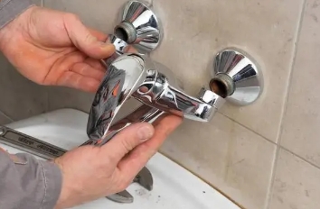 专业机器修水龙头