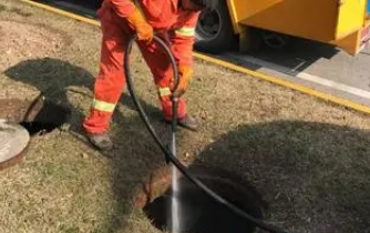 专业机器清理化粪池